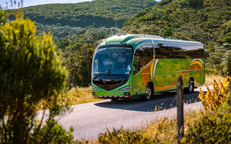 Bus de turismo de flota asociada